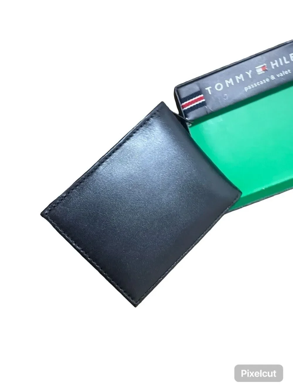 Tommy Hilfiger Men’s Passcase Wallet NWT